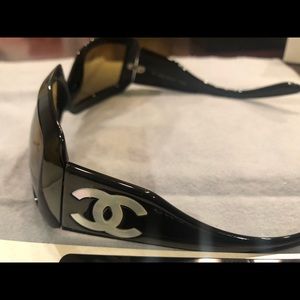 Authentic CHANEL Mother of Pearl Sunglasses 5076H